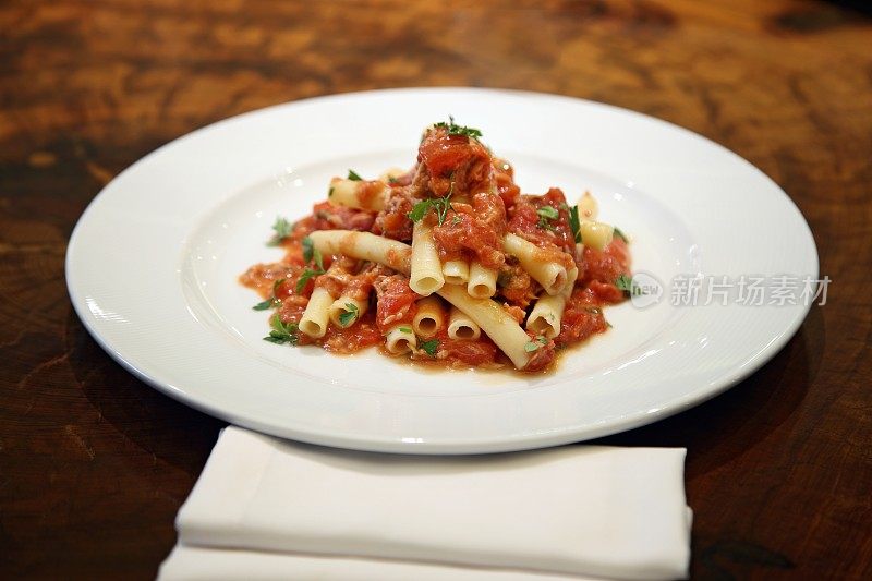 Ziti al sugo和tonno 1